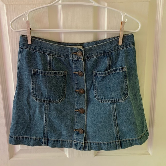 ⭐️2/25⭐️ Denim Skirt - Picture 2 of 2